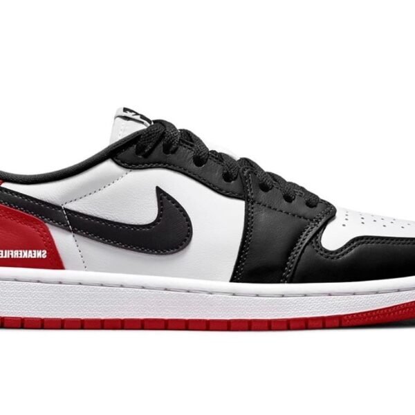 Air Jordan 1 Low OG “Black Toe”