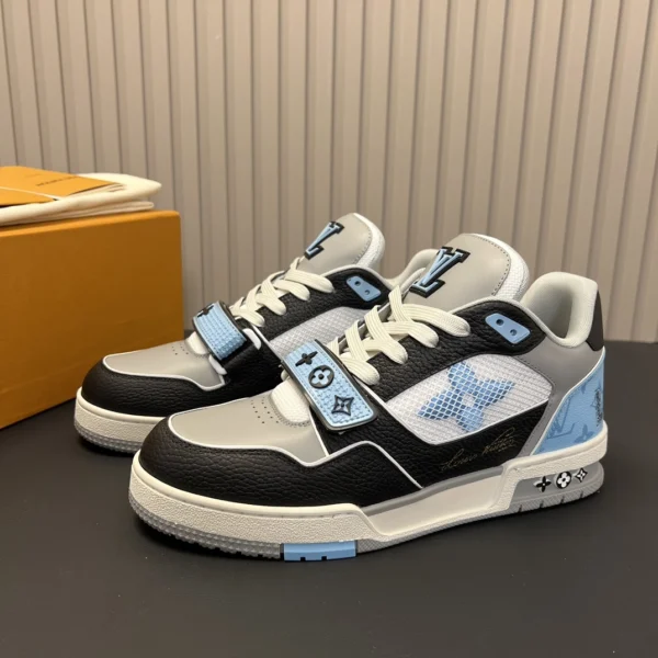 L. v TRAINER WhatsApp+8613229458024